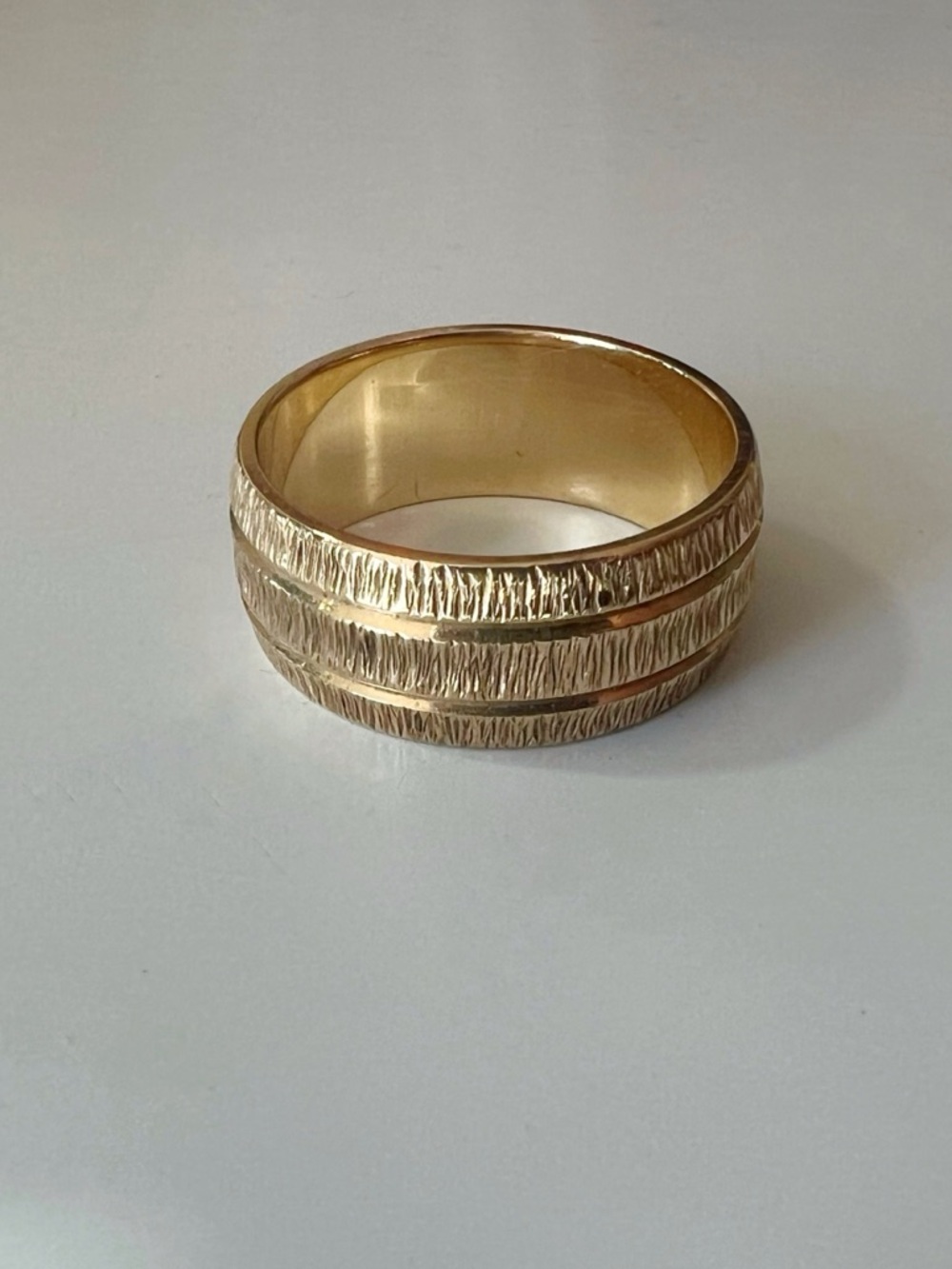 Vintage 14K Gold Artcarved Textured Ring Band Size 7